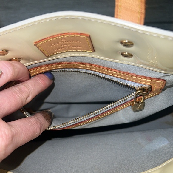 Louis Vuitton Small Vernis Cream Tote EUC - Picture 11 of 13